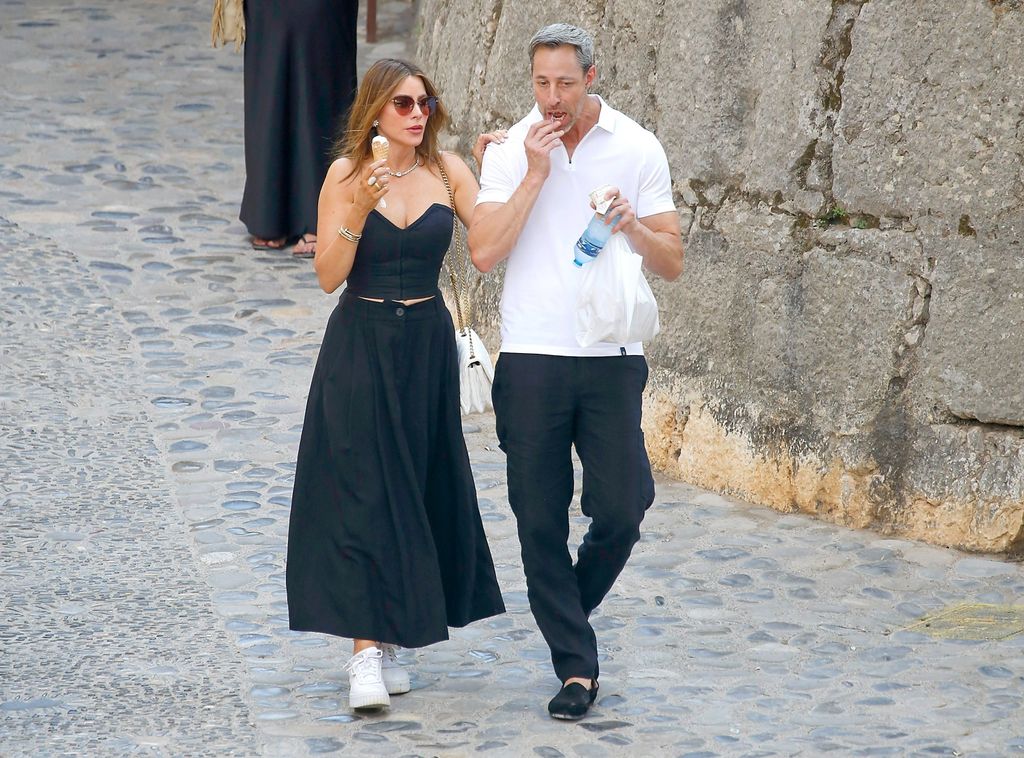 Sofía Vergara y Justin Saliman con gran estilo en el sur de Francia