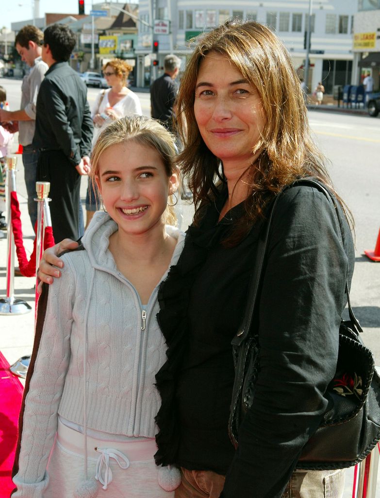 Emma Roberts, sobrina de Julia Roberts, y su madre, Kelly Cunningham en la premiere de 'Grand Champion' en 2004