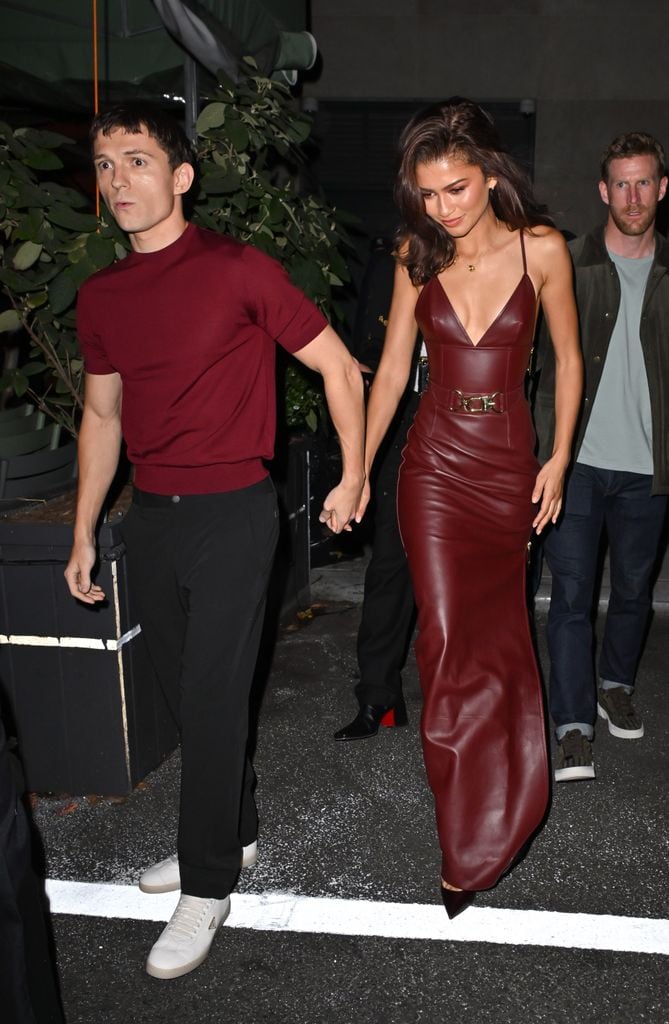  Tom Holland y Zendaya son vistos saliendo del Corner Bar el 24 de octubre de 2024 en Nueva York.