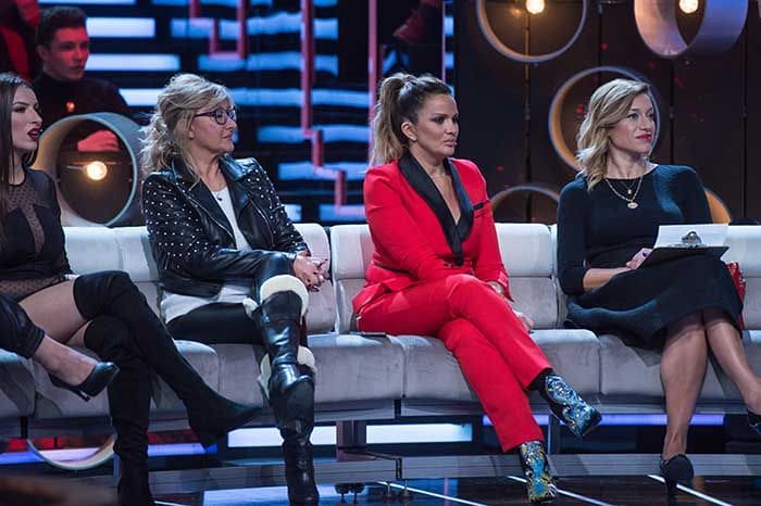 Marta López en el plató de Telecinco