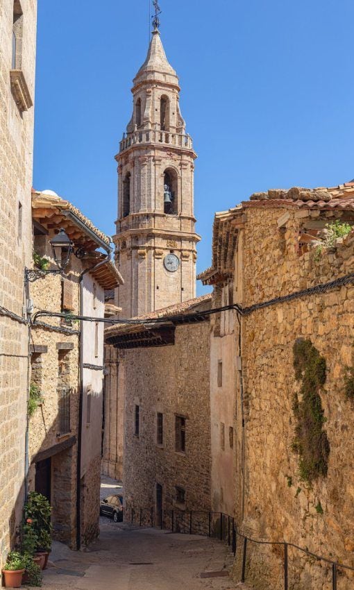 Torre de la iglesia de Santa María Magdalena de la pequeña localidad de Tronchón.