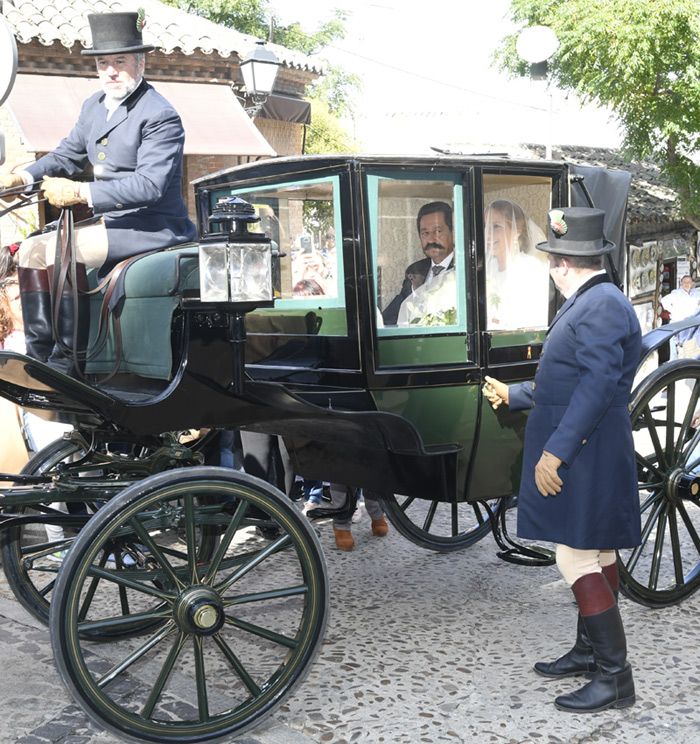 La cantante María Toledo y el torero Esaú Fernández se han dado el 'sí, quiero'