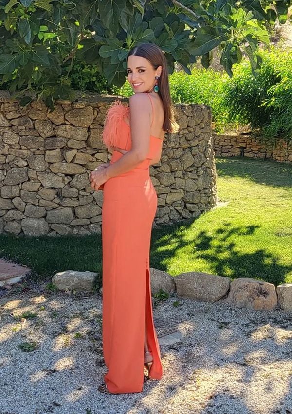 Paula Echevarría con look naranja en una boda
