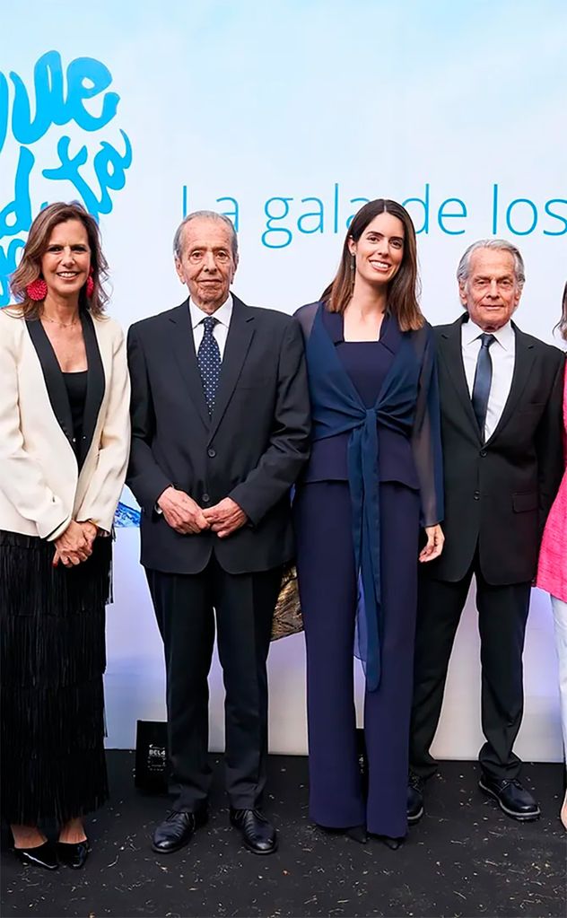 Sofía Palazuelo estrena un conjunto de invitada gallego y muy versátil con escote multiposición