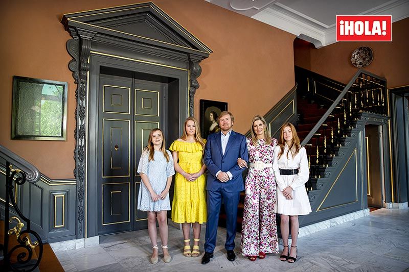 Guillermo y Máxima de Holanda con sus hijas