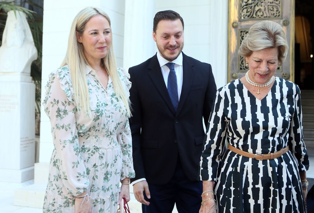 Teodora de Grecia, su prometido, Matthew Kumar y su madre, la reina Ana María de Grecia, se reunieron con el arzobispo ortodoxo