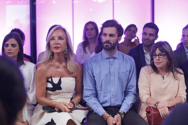 Aficionado a la moda, Enrique Solís se sentó en la primera fila del desfile de Antonio García en la pasada Madrid Fashion Week, junto a Macarena Gómez, Carmen Lomana y Loles León