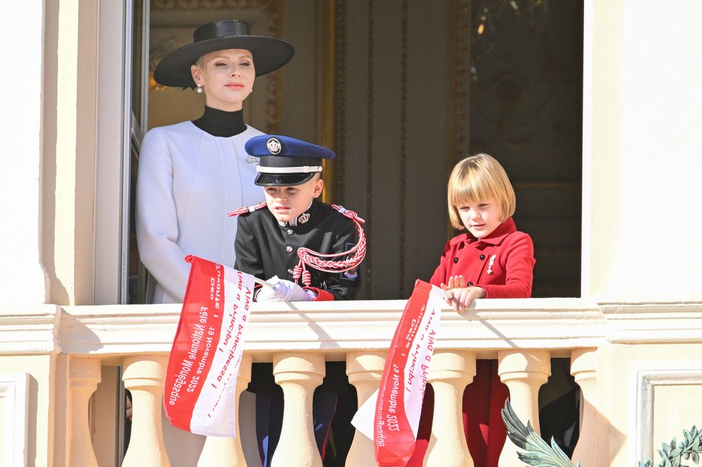 Charlene de Mónaco, Jacques de Monaco y Gabriella de Mónaco en el Día Nacional de Mónaco el 19 de noviembre de 2022