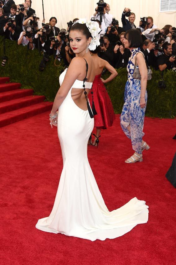 selena_gomez_metgala2015_1