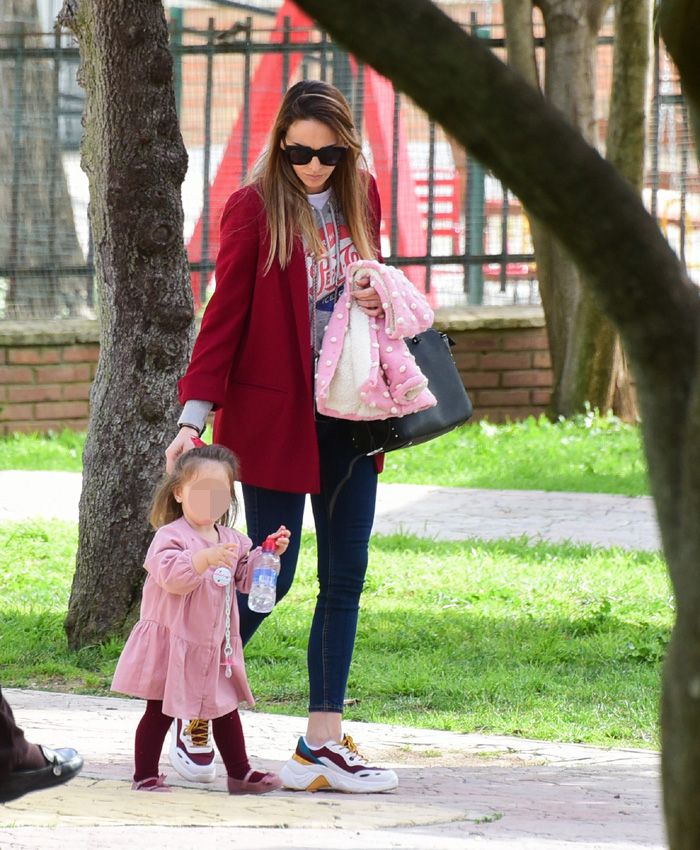 Irene Rosales con su hija Carlota