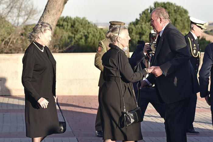 El rey Juan Carlos en la capilla ardiente de Alicia de Borbón-Parma