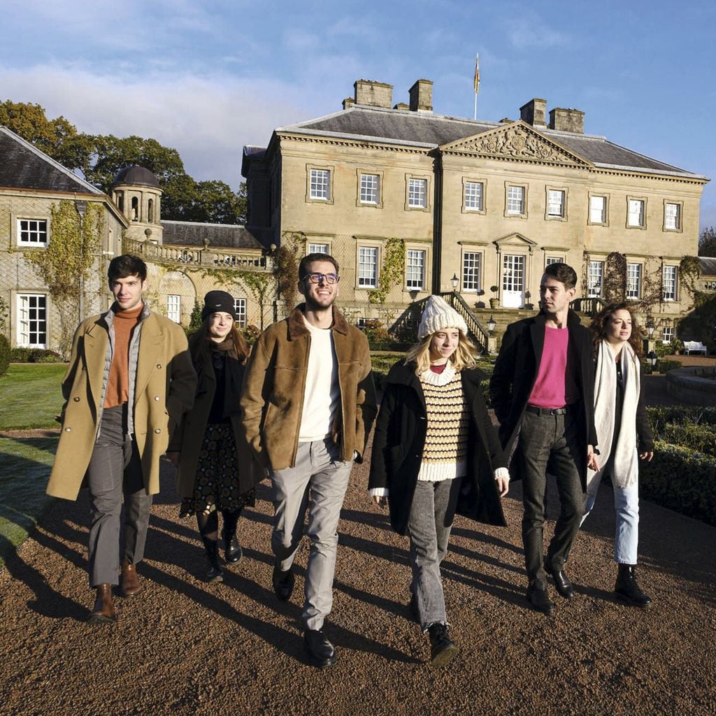 
Diseñadores italianos en su visita a Dumfries House, el edificio que alberga The Prince’s Foundation.
