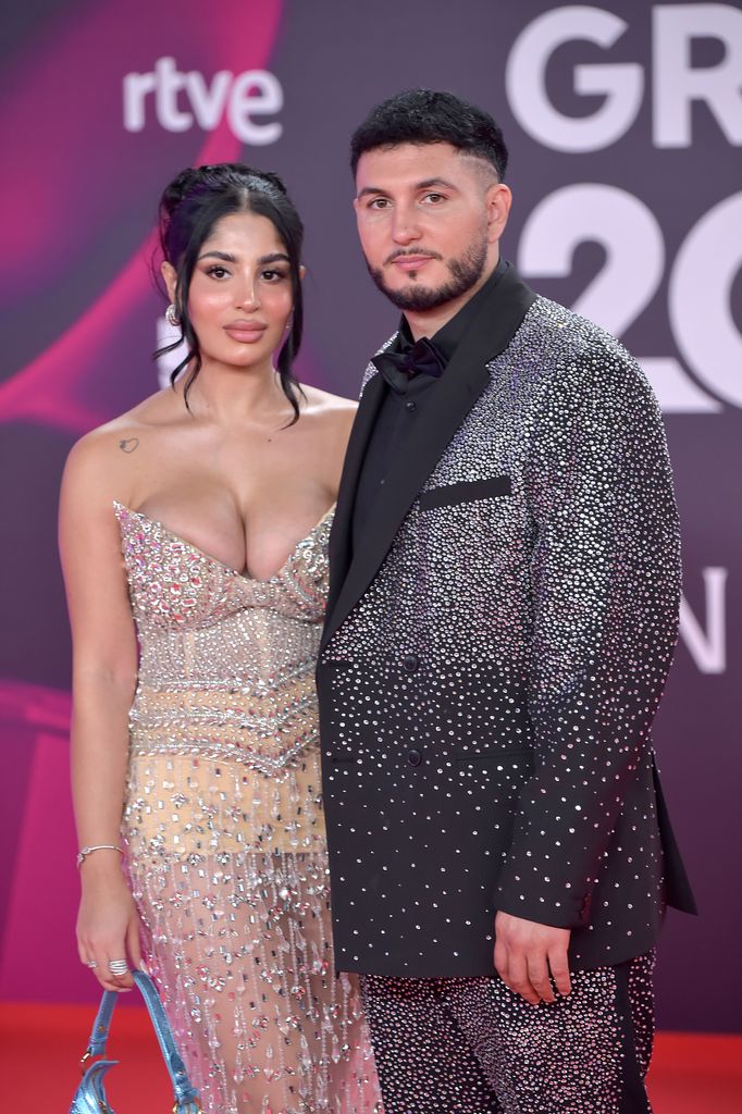 Omar Montes y su novia Lola Romero en los Latin GRAMMY celebrados en Sevilla