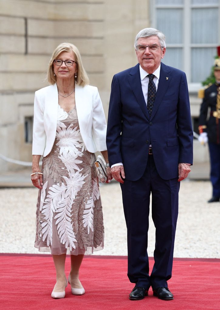 El presidente del Comité Olímpico Internacional, Thomas Bach, ha llegado con su esposa Claudia Bach  en la recepción que los Macron han ofrecido antes de la ceremonia de inauguración de París 2024