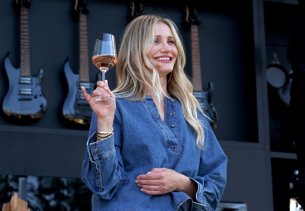 Cameron Diaz hablando de su marca de vinos en el Festival BottleRock Napa Valley, en California, el 24 de mayo de 2024