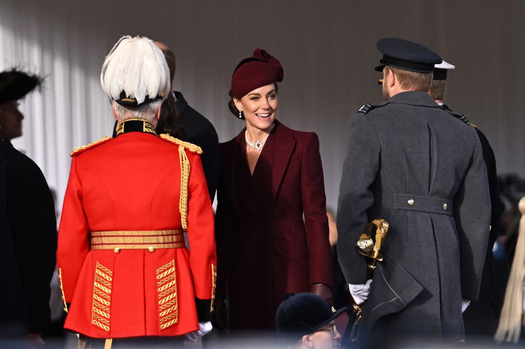 KATE MIDDLETON REAPARECE EN EL ACTO DE BIENVENIDA EL EMIR DE QATAR EN LONDRES