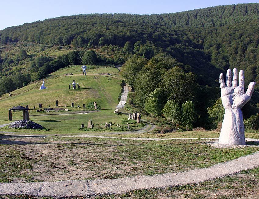 Peru-Harri.-Parque-de-la-piedra_Amaya-Alcelay_Turismo-de-Navarra