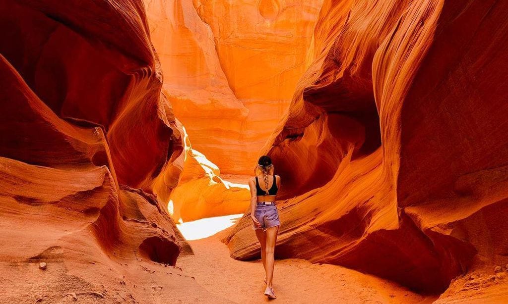 miley cyrus en el antelope canyon en arizona