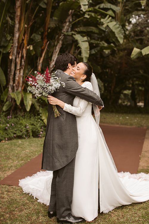 Vestido de novia sencillo para bodas de otoño