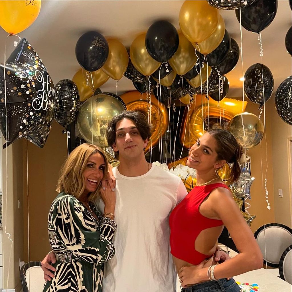 Lili Estefan y sus hijos, Lina y Lorenzo