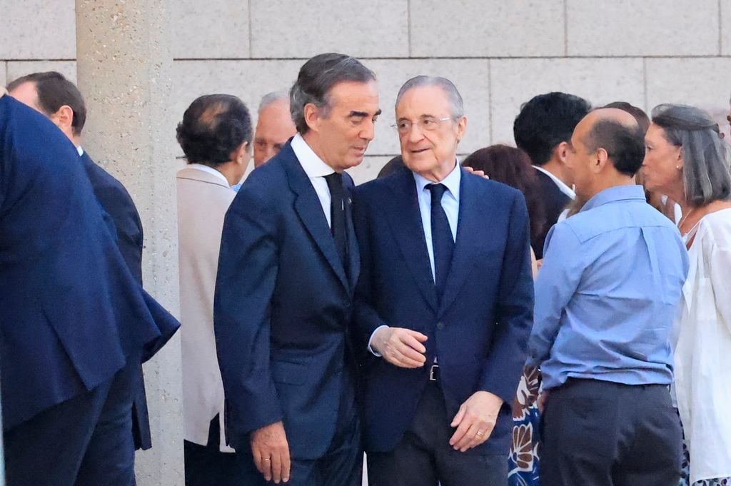 Florentino Perez en el entierro de Juan Miguel Villar Mir