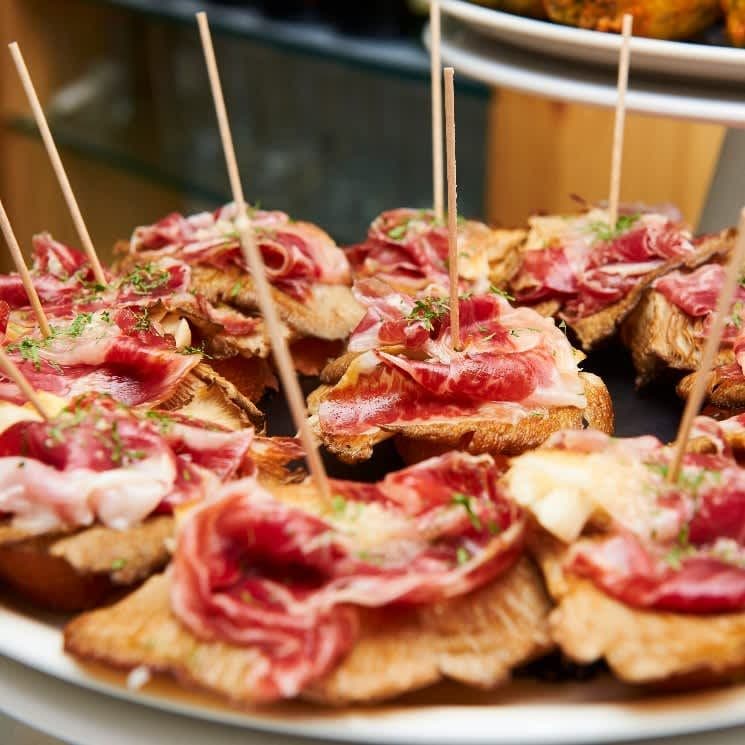 tostas queso com jamon