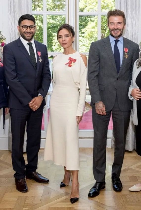 Victoria Beckham y su vestido blanco para celebrar el Jubileo de Isabel II