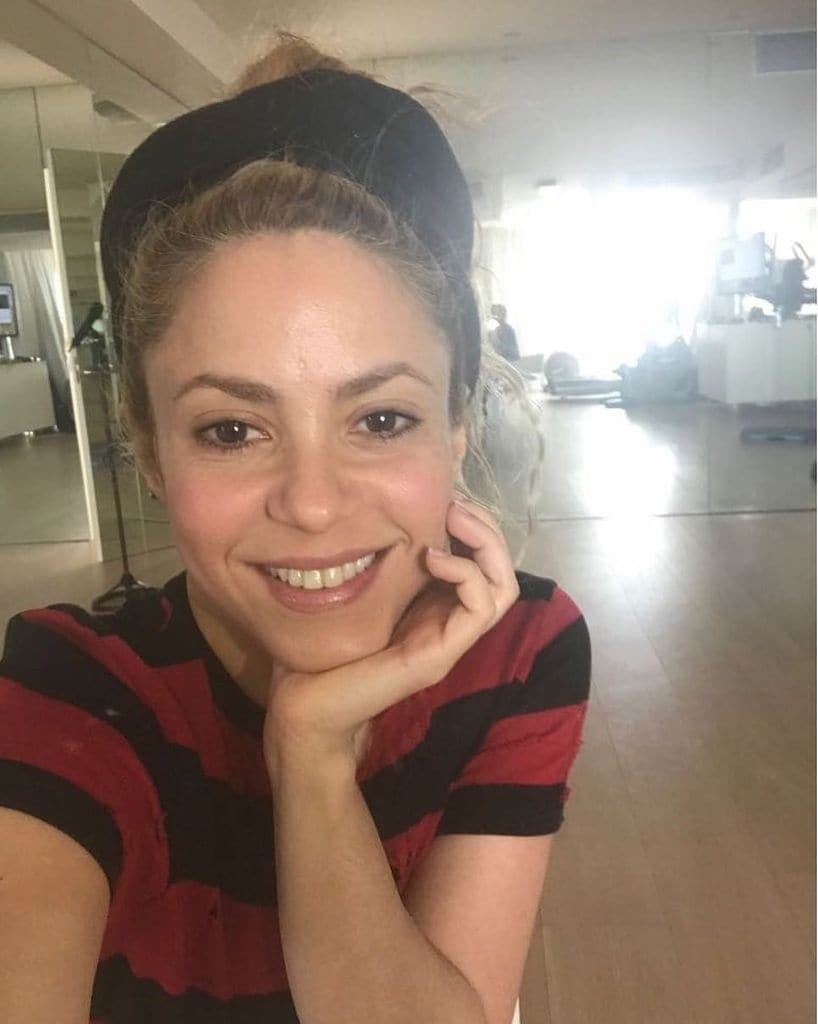 shakira nomakeup