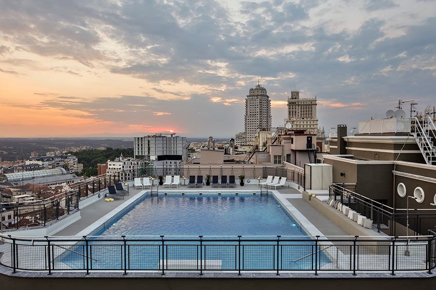 hotel-emperador-gran-via-piscina