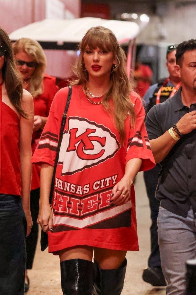 Taylor Swift se lleva a su madre a ver jugar a travis Kelce