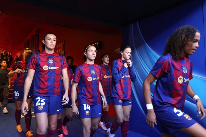 Las jugadoras del Barça saltan al terreno de juego