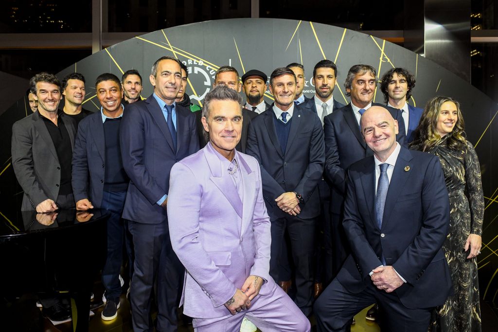 Ex jugadores de talla mundial como Michael Ballack, Francesco Totti, Enzo Francescoli, Javier Zanetti, el cantante Robbie Williams y Gianni Infantino se hicieron presentes en la gala en New York