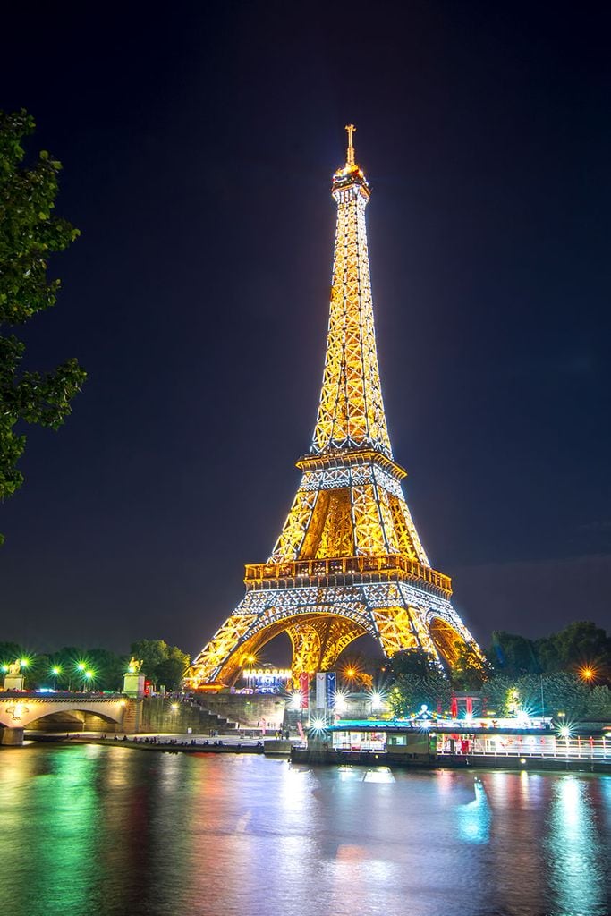 torre eiffel iliminada paris