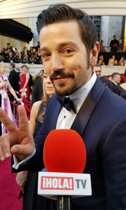 diego luna hola