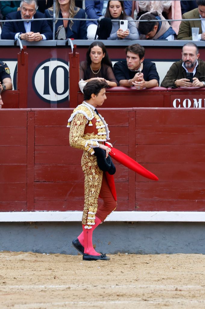 Andrés Roca Rey torea ante la atenta mirada de Victoria Federica de Marichalar, a 6 de octubre de 2024, en Madrid 