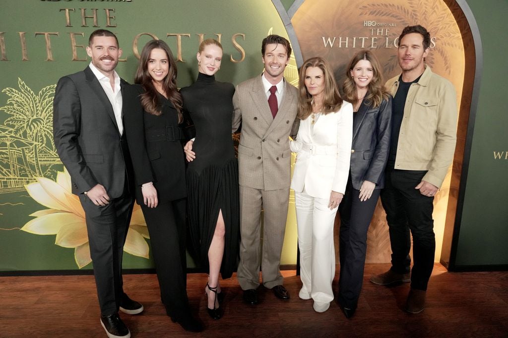 La familia Schwarzenegger en el estreno de la tercera temporada de 'The White Lotus' en Los Ángeles