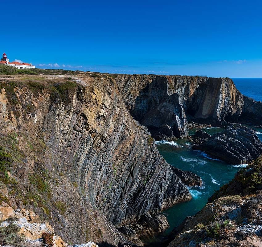 Acantilados de la Costa del Alentejo en cabo Sardao, Portugal