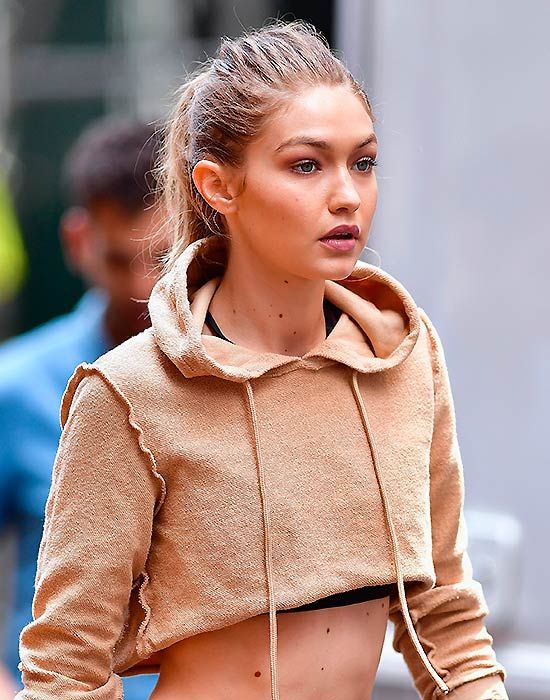 gigi_hadid_sudadera_beis_1z