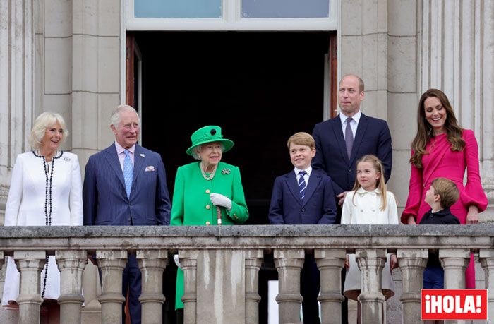 Isabel II allana el camino del príncipe Carlos