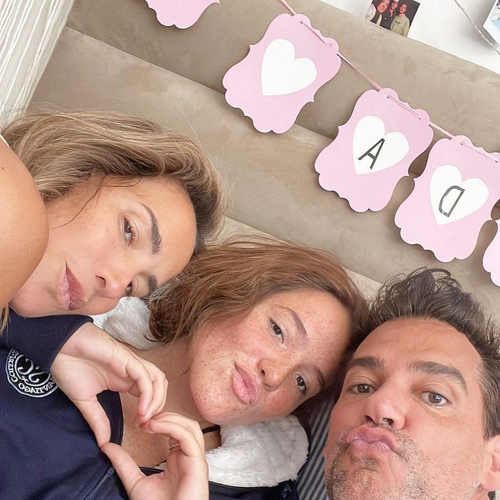 Angélica Castro, Cristian de la Fuente y su hija Laura