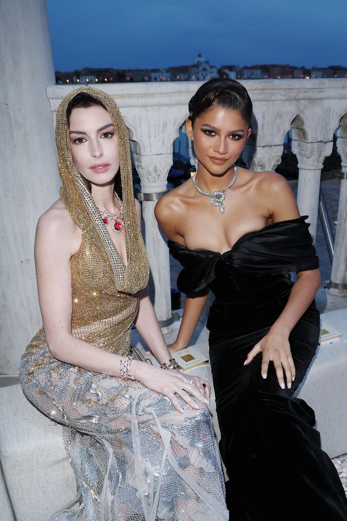 Anne Hathaway y Zendaya en Bvlgari