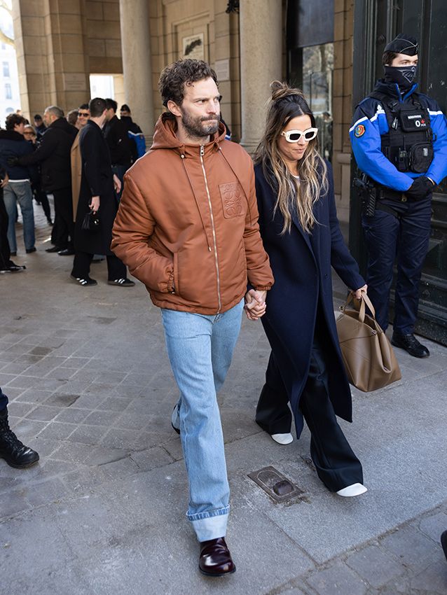 Se ha podido ver a Dornan en la semana de la moda de París con su mujer