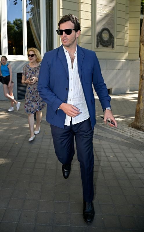 Iñigo Onieva saliendo de su almuerzo postboda