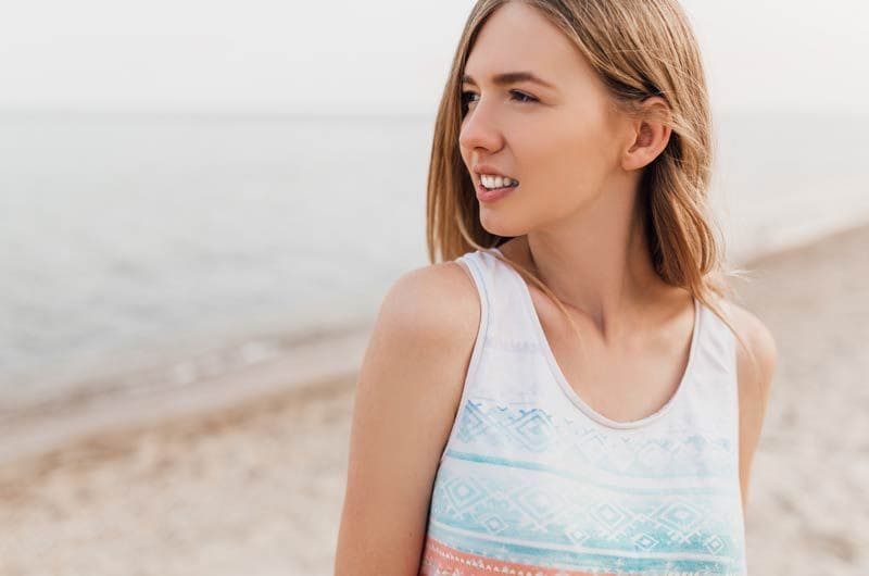 istock chica en el mar