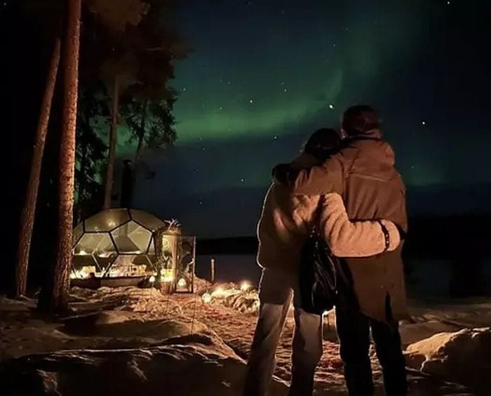 La preja formada por Hande Er+çel y Hakan Sabanci viajó a Finlandia donde disfrutaron de las auroras boreales