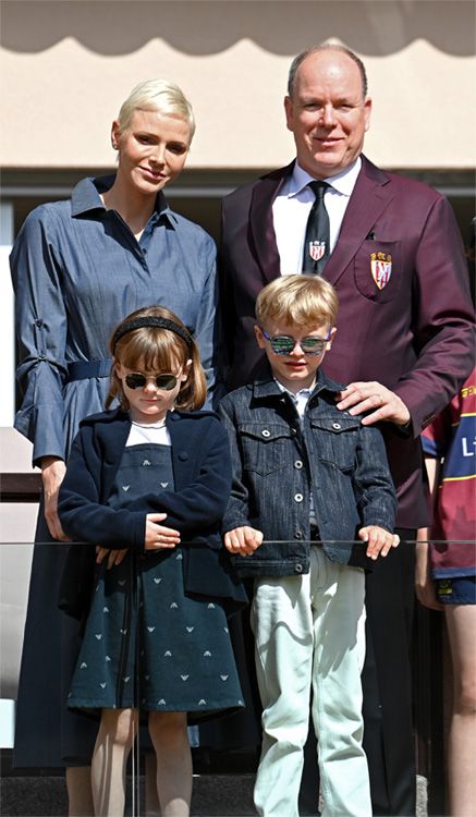 Charlene de Mónaco y su familia