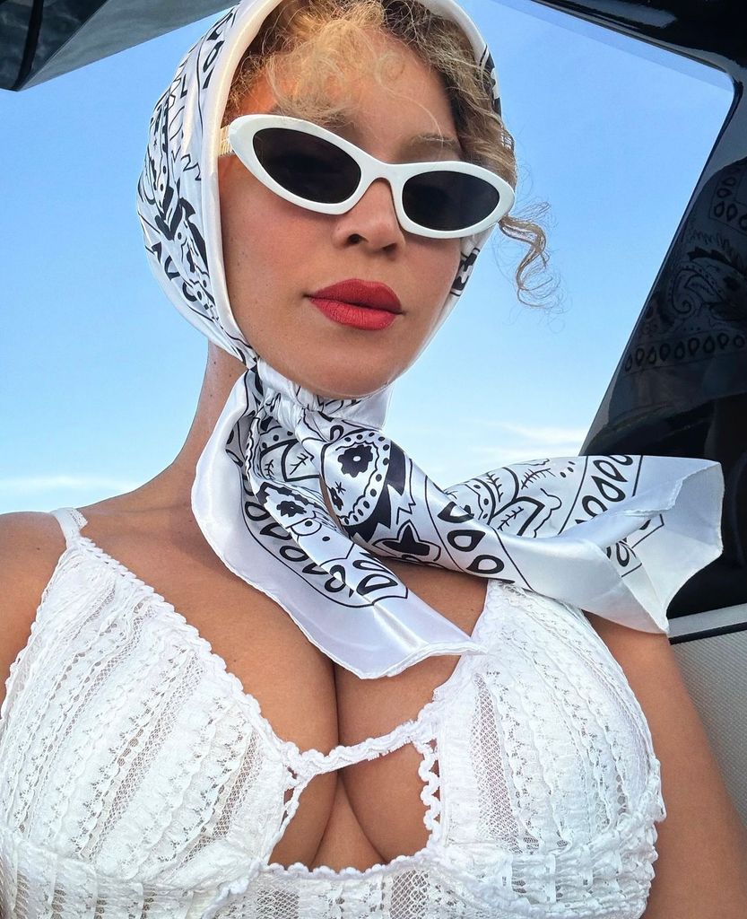 Beyoncé con vestido ibicenco de Charo Ruiz