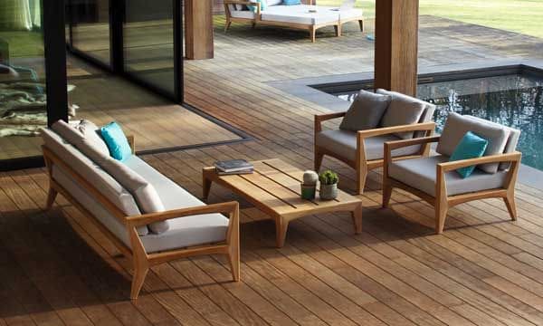 Los muebles de madera (Royal Botania) imprimen a cualquier ambiente grandes dosis de calidez, creando rincones confortables y estéticamente muy bellos.
