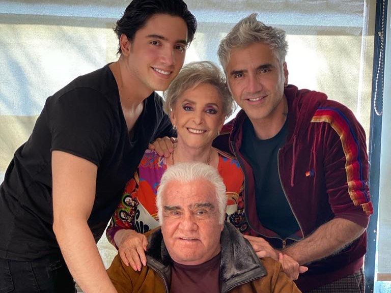 Alejandro Fernández y su familia