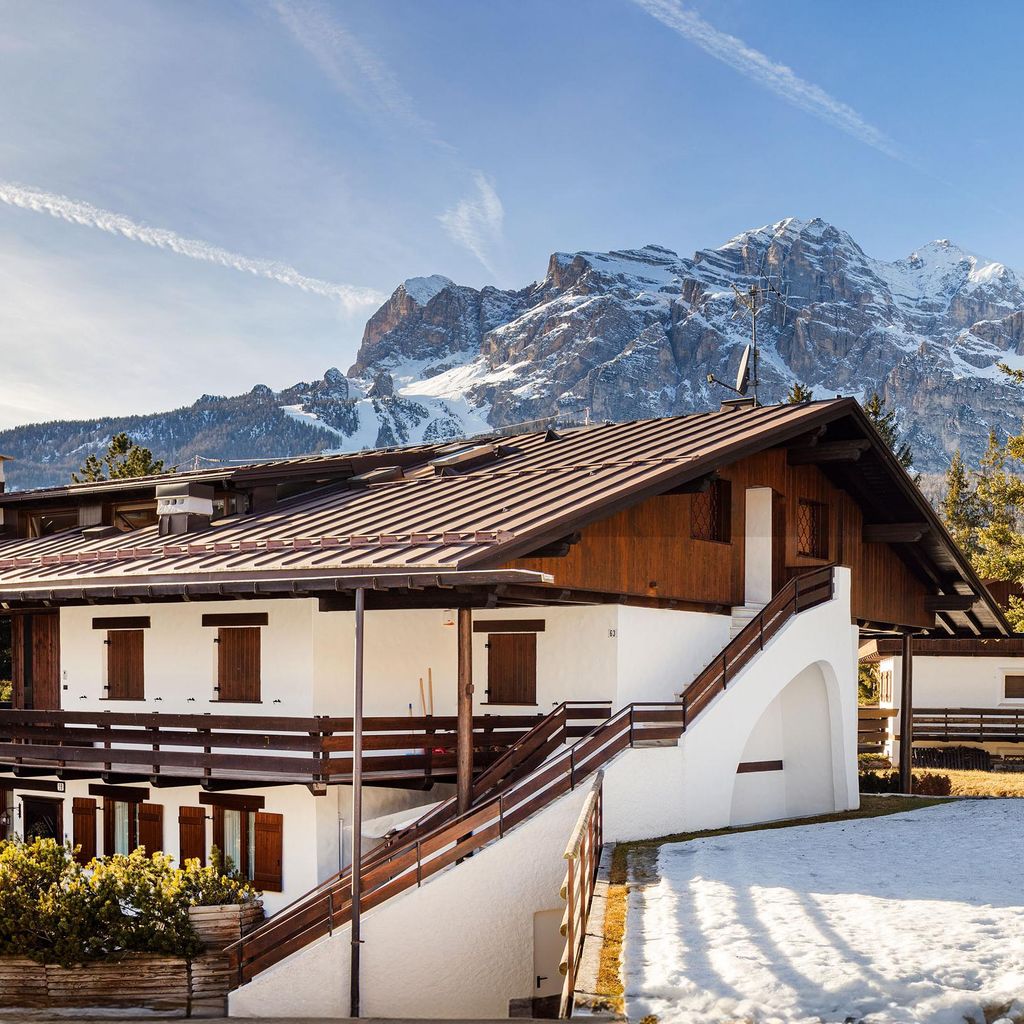 Casa Merloni en Cortina HOLA 4153